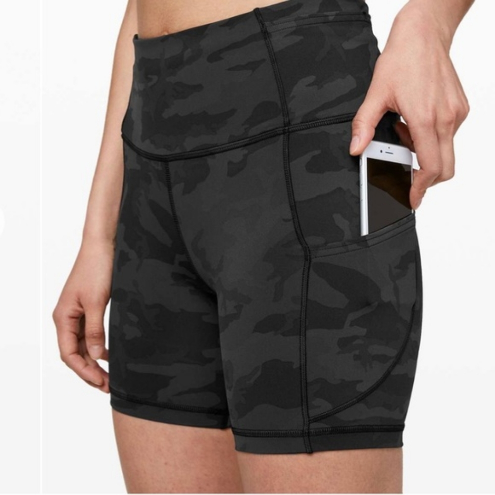 Lululemon Fast and Free Bike Shorts 8 Incognito Camo Black